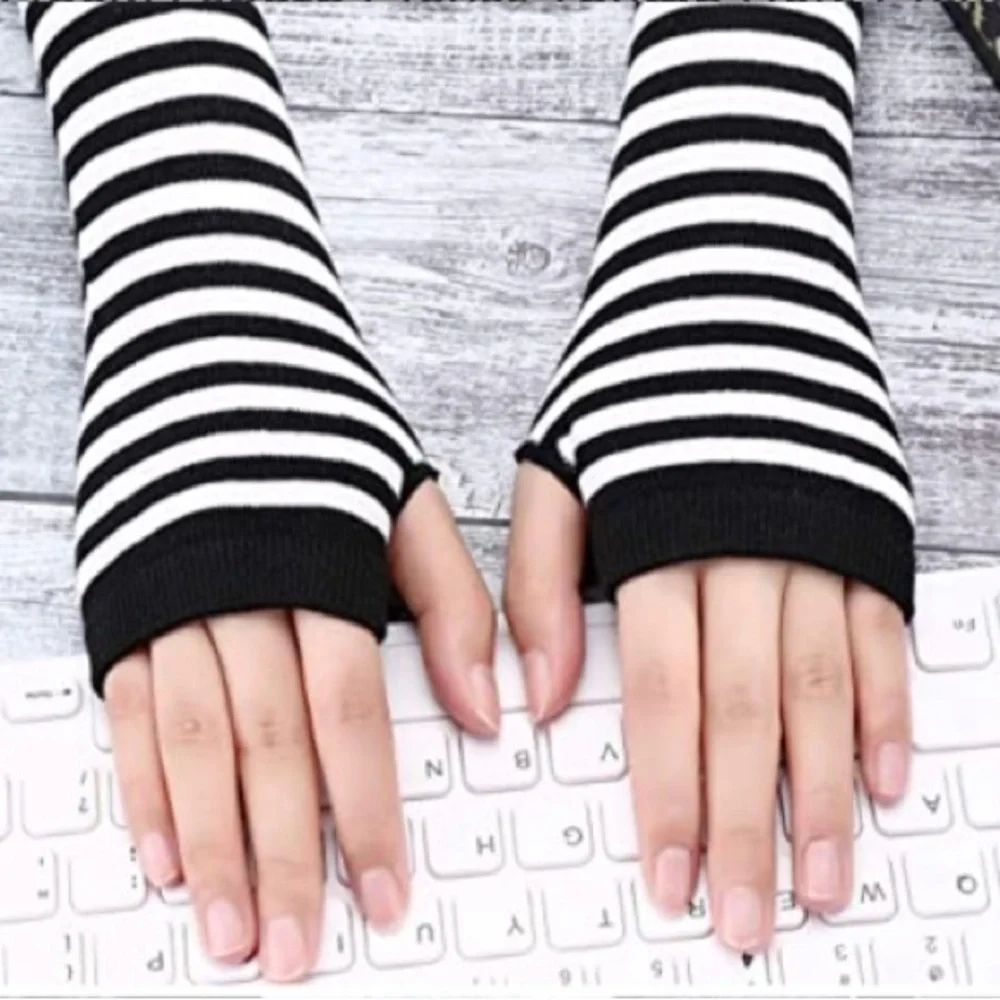 🆕NIP:Black and White Striped Fingerless Polyester Arm Warmers